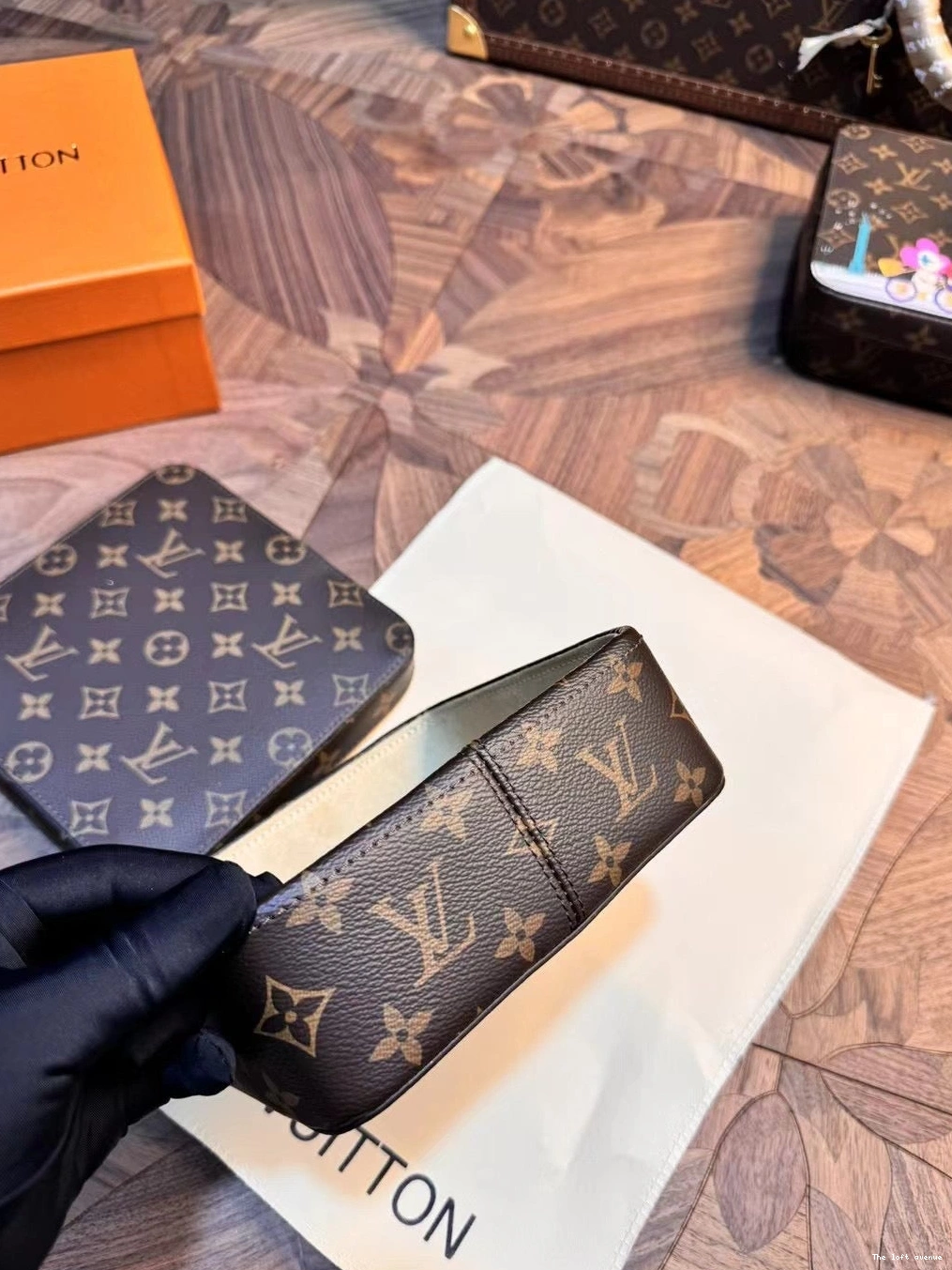 CUSTOM SQUARE CASE LV VANITY 0825